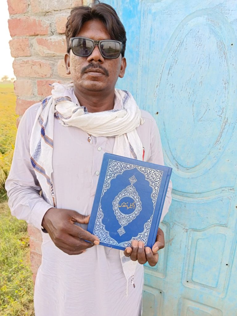 Free Urdu Bibles in Pakistan (1)