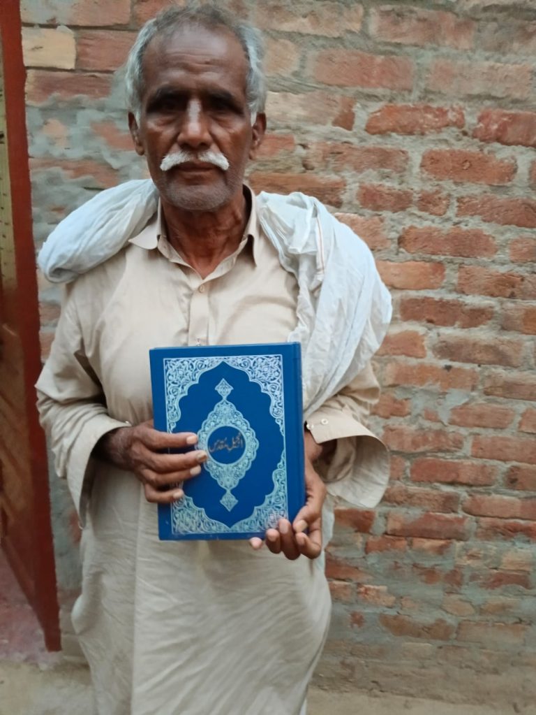 Free Urdu Bibles in Pakistan (5)